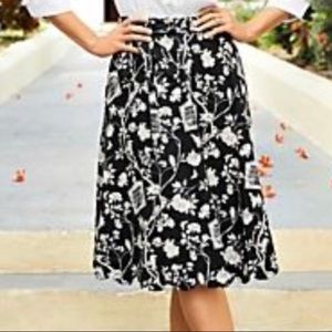 TALBOTS Black Birdcage Scallop Edge Skirt Size 10